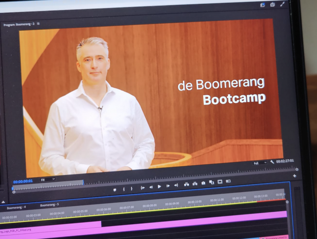 Aqil Radjab op een beeldscherm